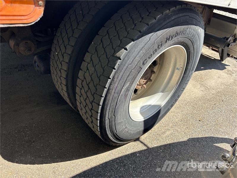 Hino 268 شاحنات ذات هيكل صندوقي