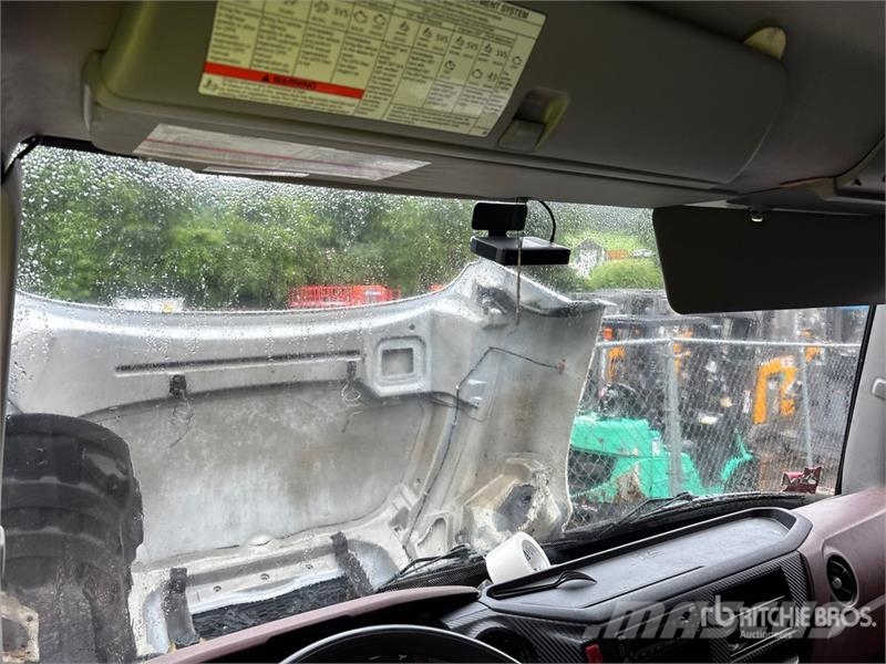 Hino 268 Camiones caja cerrada