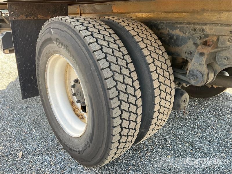Hino 268 شاحنات ذات هيكل صندوقي