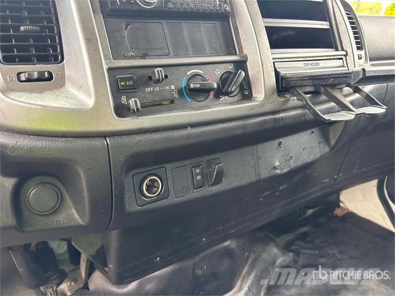 Hino 268 탑차 트럭
