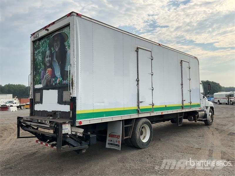 Hino 268 Camiones con caja de remolque