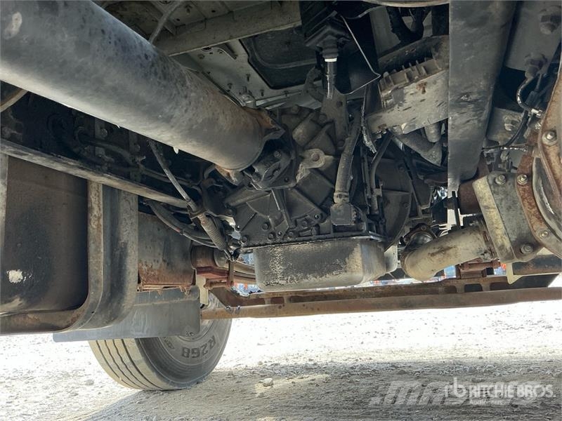 Hino 268 Camiones caja cerrada