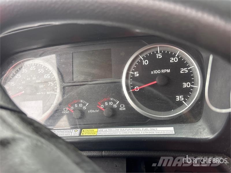 Hino 268 貨箱式卡車