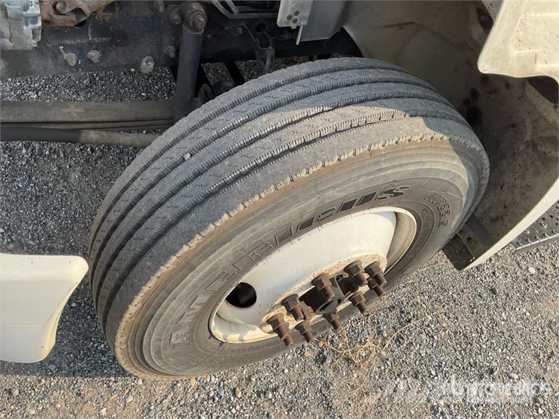 Hino 268 Camiones con caja de remolque