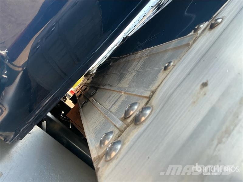 Hino 268 貨箱式卡車