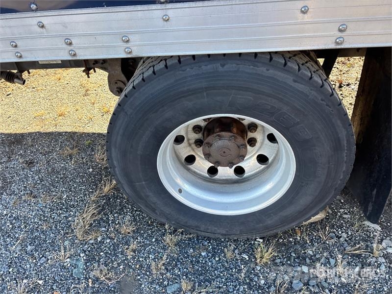 Hino 268 貨箱式卡車
