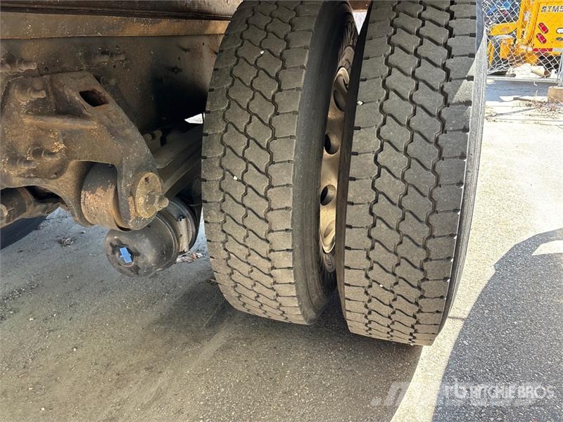 Hino 268 شاحنات ذات هيكل صندوقي