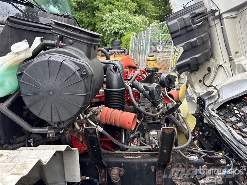 Hino 268 Camiones caja cerrada