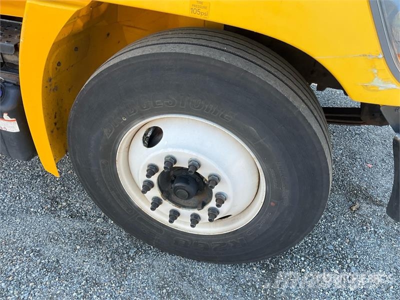 Hino 268 شاحنات ذات هيكل صندوقي