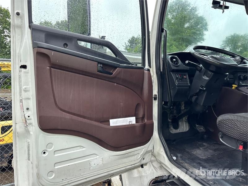 Hino 268 Camiones caja cerrada