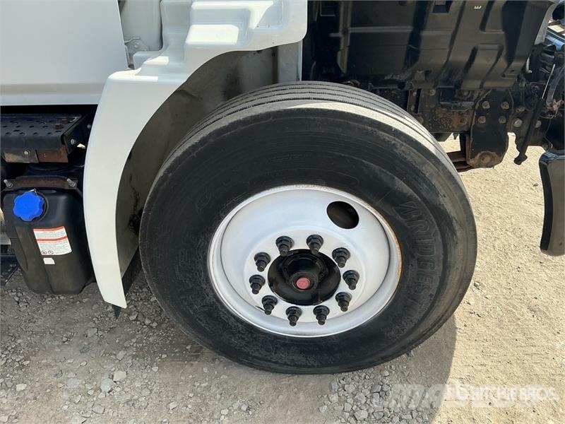 Hino 268 Camiones caja cerrada