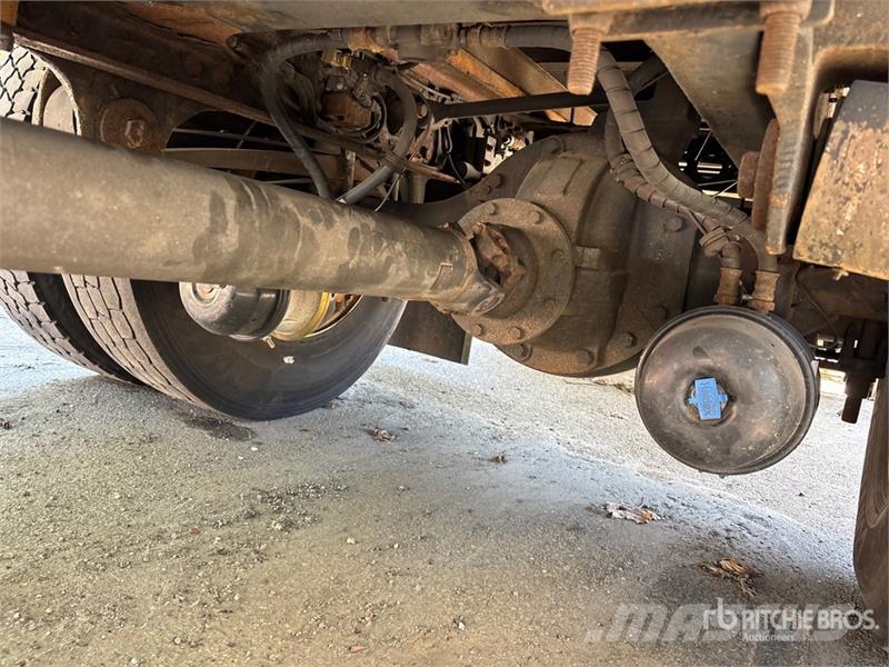 Hino 268 شاحنات ذات هيكل صندوقي