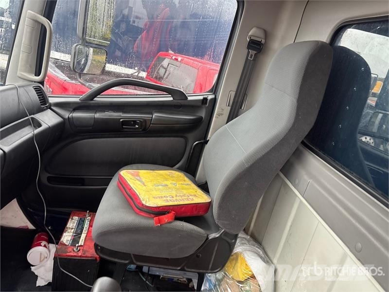 Hino 268 貨箱式卡車
