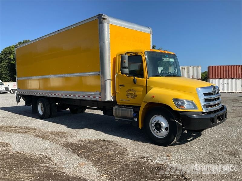 Hino 268 شاحنات ذات هيكل صندوقي