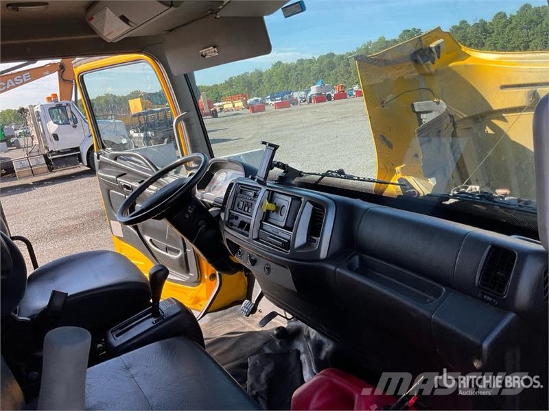 Hino 268 شاحنات ذات هيكل صندوقي