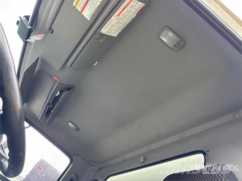 Hino 268 Camiones caja cerrada
