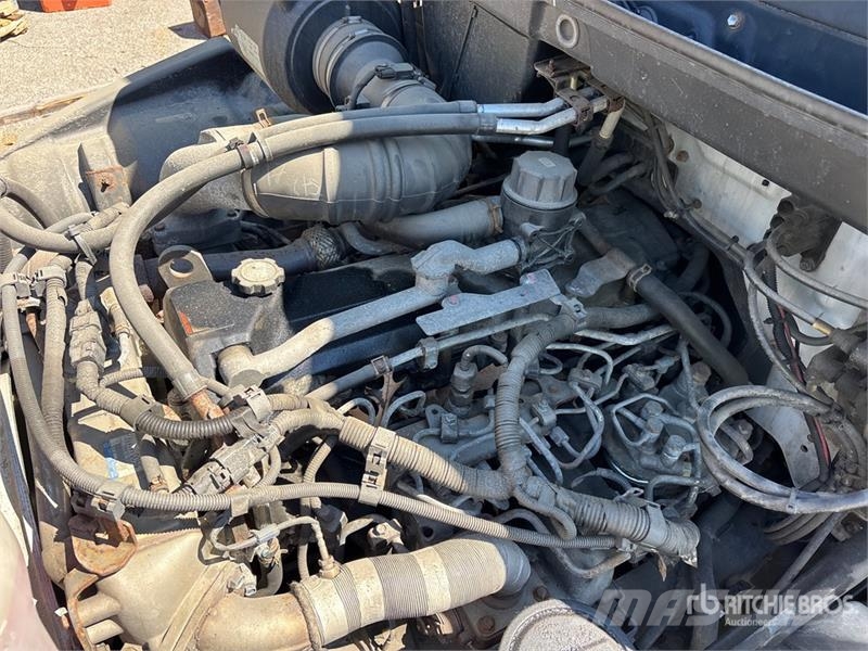 Hino 268 شاحنات ذات هيكل صندوقي