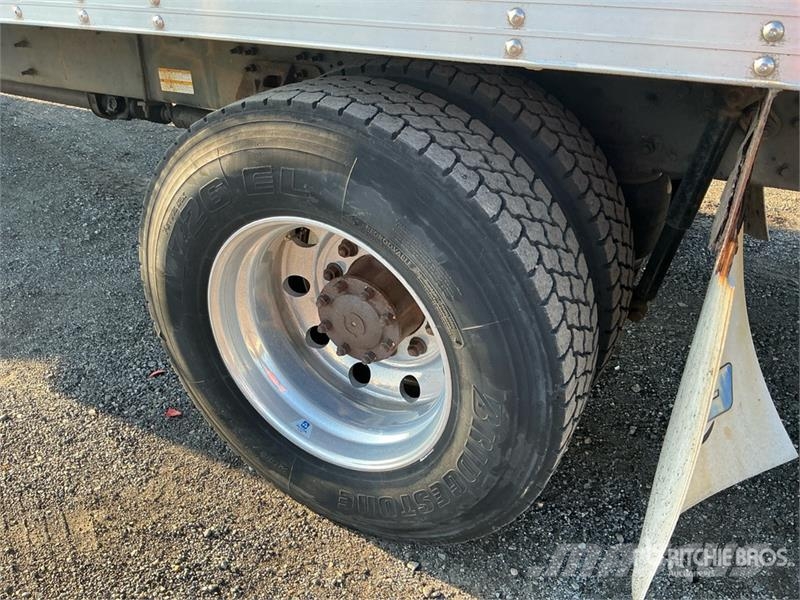 Hino 268 貨箱式卡車