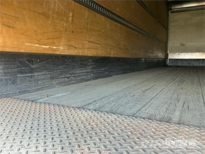 Hino 268 Camiones caja cerrada