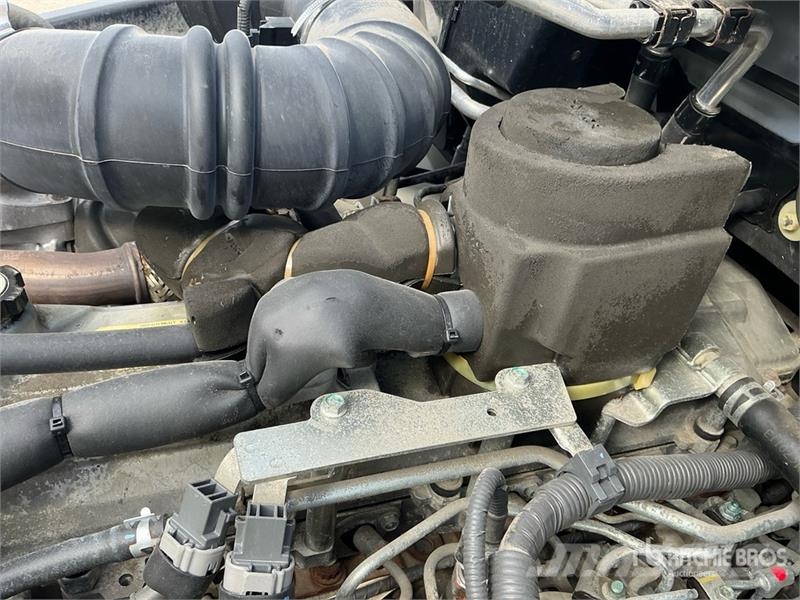 Hino 268 Camiones caja cerrada