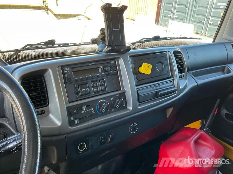 Hino 268 شاحنات ذات هيكل صندوقي