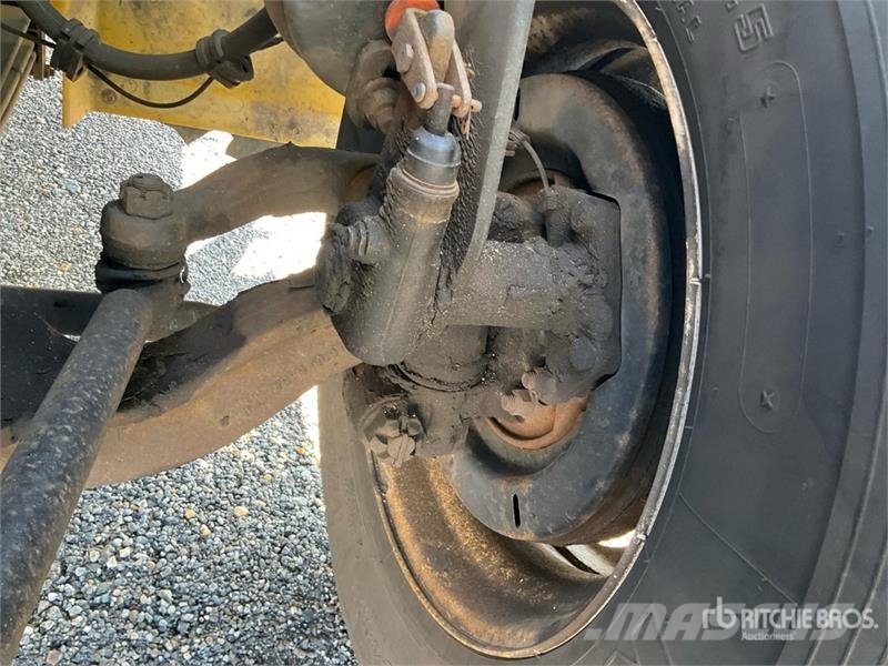 Hino 268 شاحنات ذات هيكل صندوقي