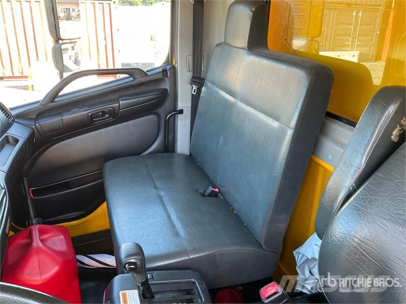 Hino 268 شاحنات ذات هيكل صندوقي