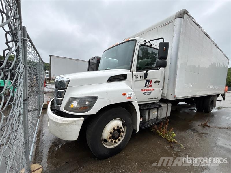 Hino 268 Camiones caja cerrada