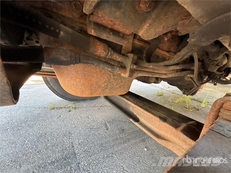 Hino 268 شاحنات ذات هيكل صندوقي