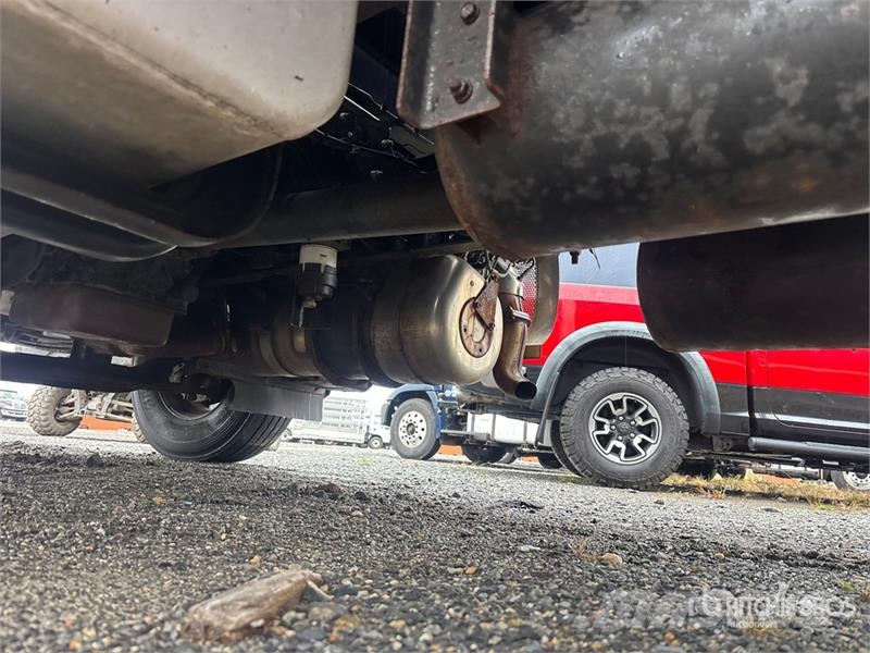 Hino 268 貨箱式卡車