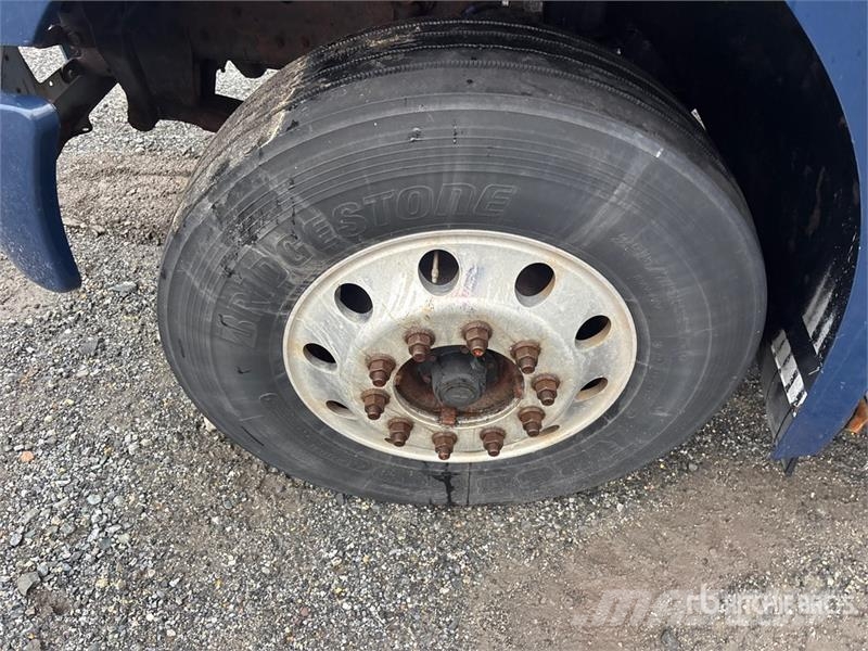 Hino 268 貨箱式卡車
