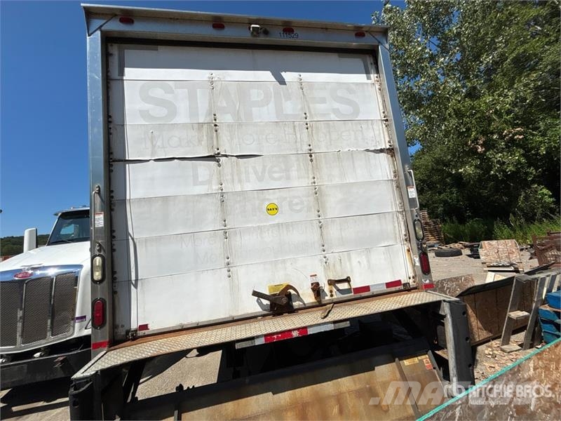Hino 268 شاحنات ذات هيكل صندوقي