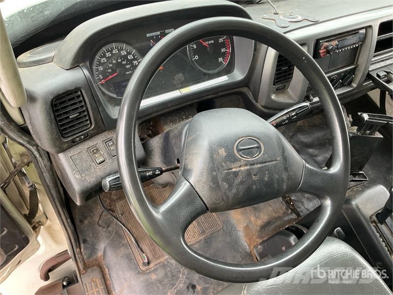 Hino 268 Dobozos teherautók
