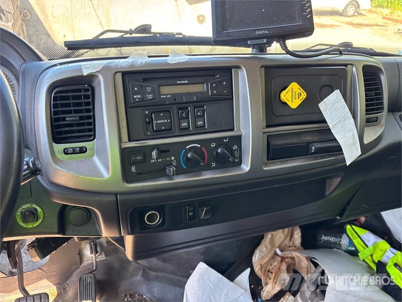 Hino 268 شاحنات ذات هيكل صندوقي