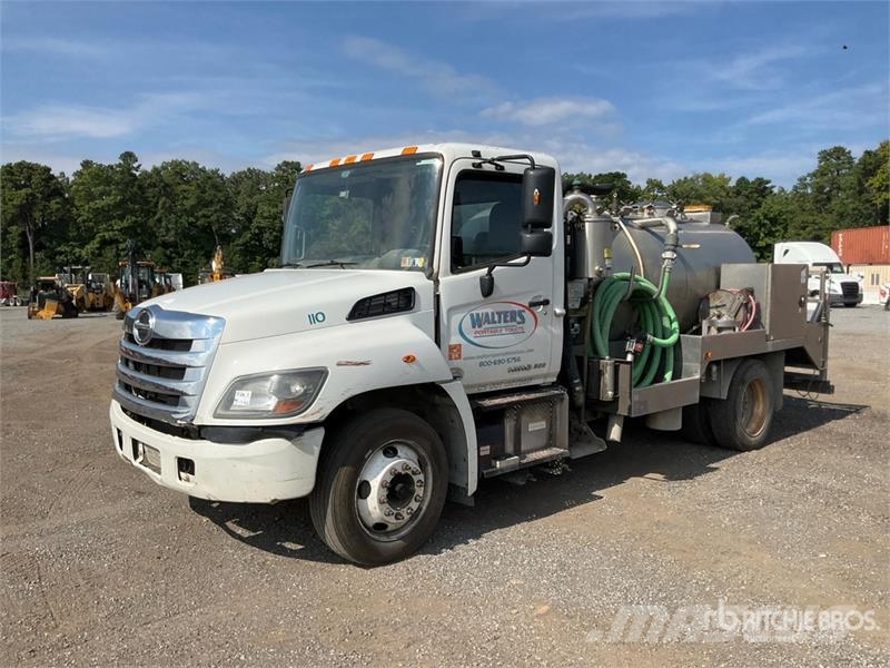 Hino 268 Slamsugere
