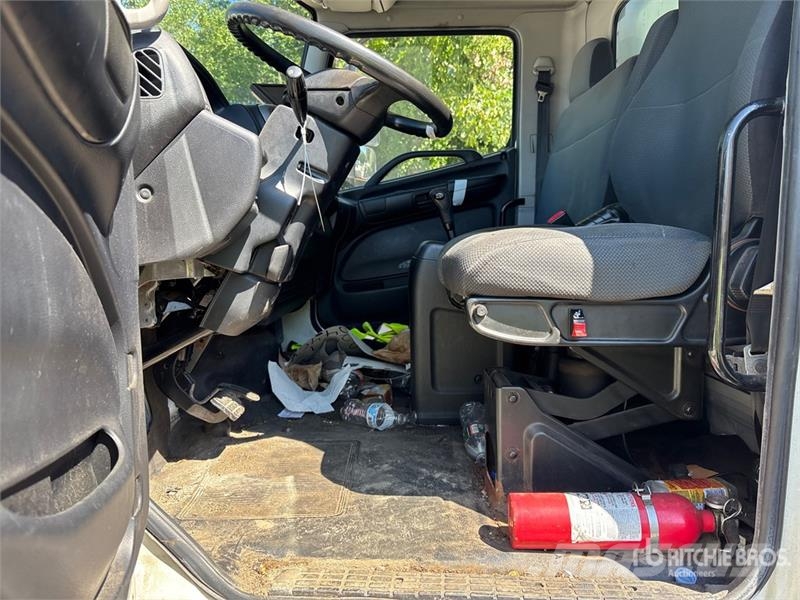 Hino 268 شاحنات ذات هيكل صندوقي