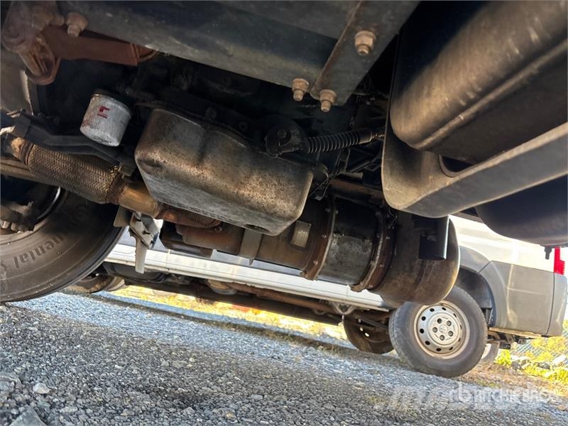 Hino 268 貨箱式卡車