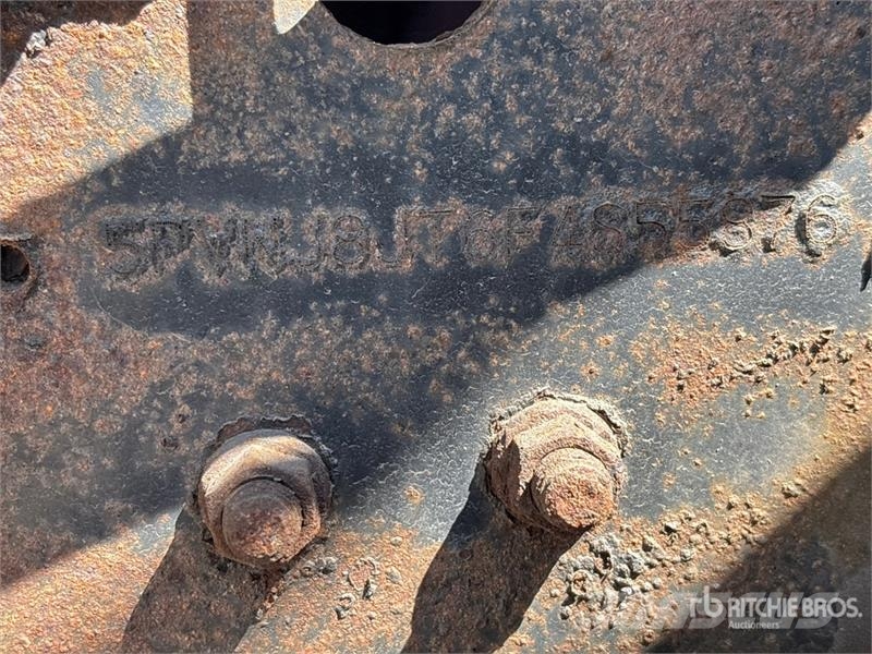 Hino 268 شاحنات ذات هيكل صندوقي