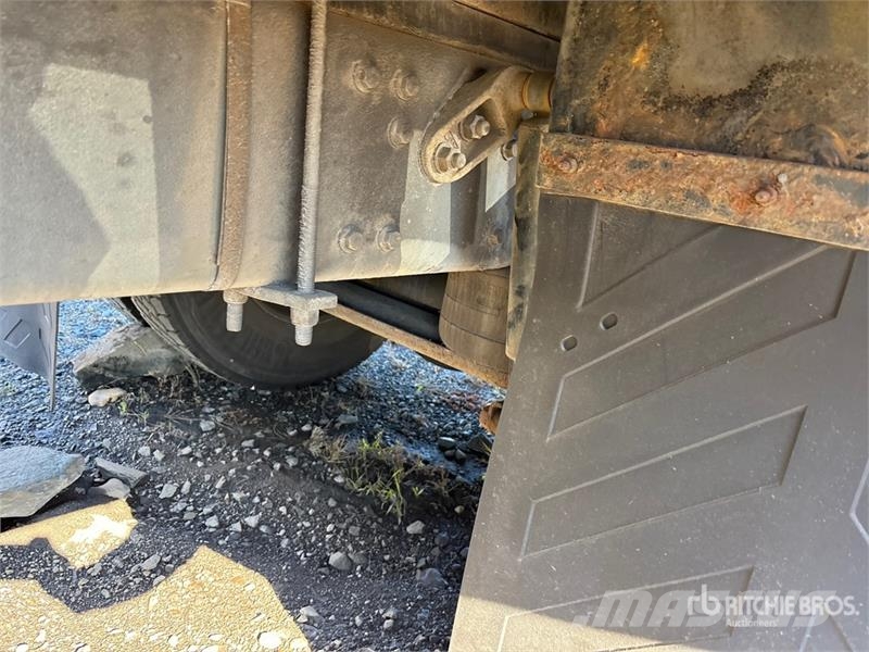 Hino 268 貨箱式卡車