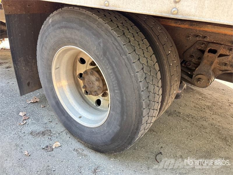 Hino 268 شاحنات ذات هيكل صندوقي