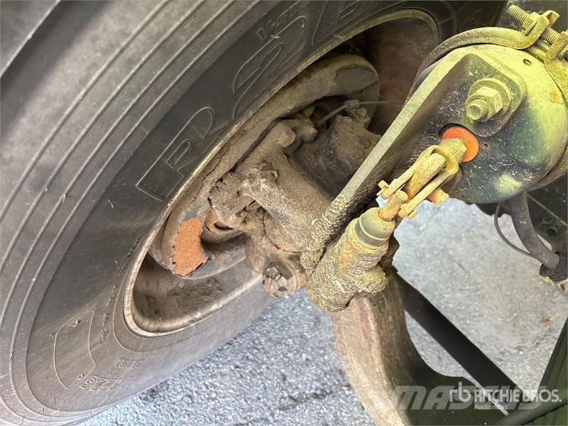 Hino 268 شاحنات ذات هيكل صندوقي