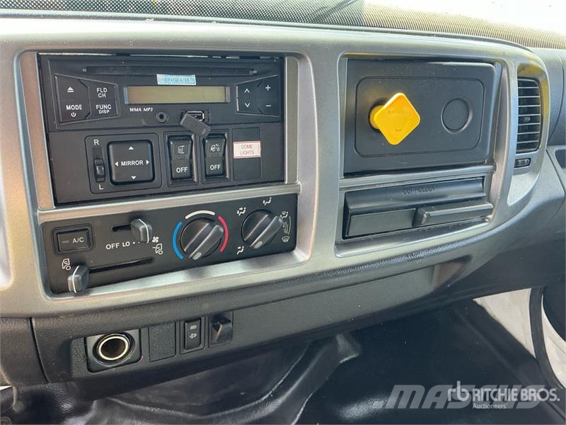 Hino 268 Camiones caja cerrada