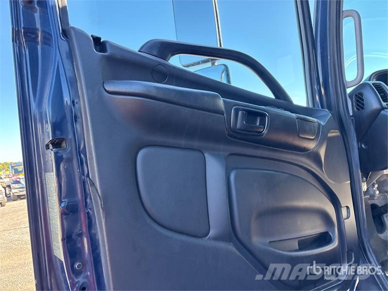 Hino 268 貨箱式卡車