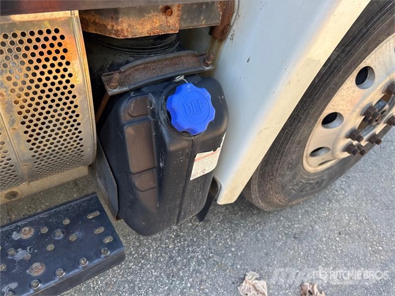 Hino 268 شاحنات ذات هيكل صندوقي