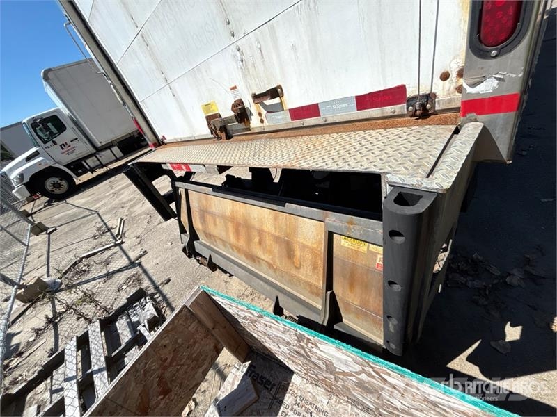 Hino 268 شاحنات ذات هيكل صندوقي