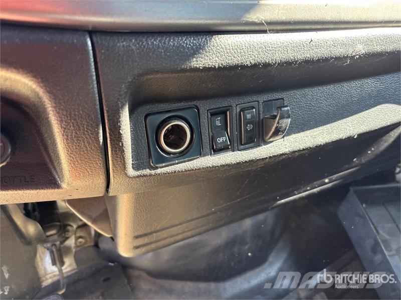 Hino 268 貨箱式卡車