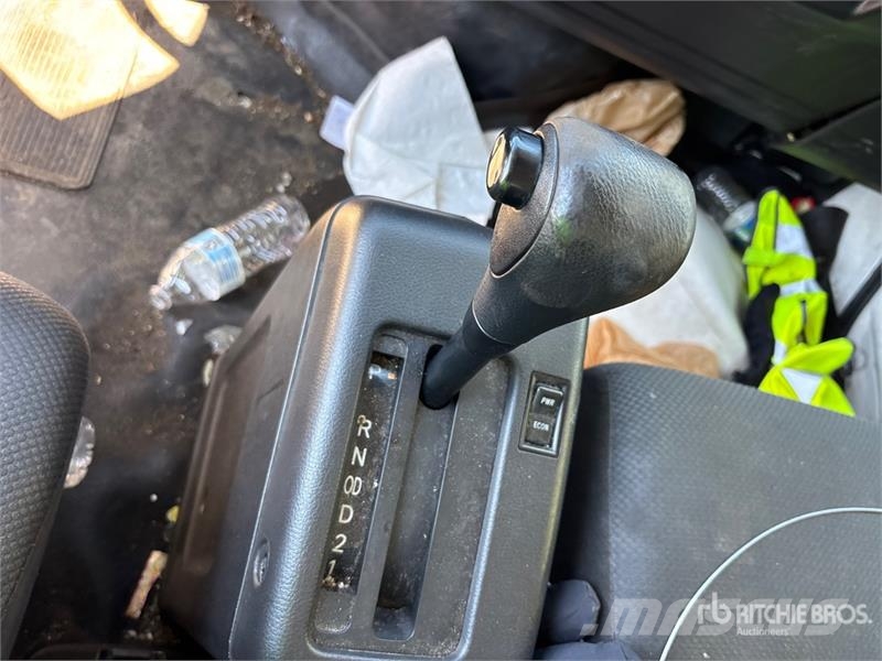 Hino 268 شاحنات ذات هيكل صندوقي