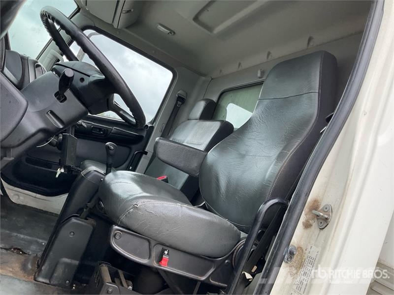 Hino 268 Dobozos teherautók