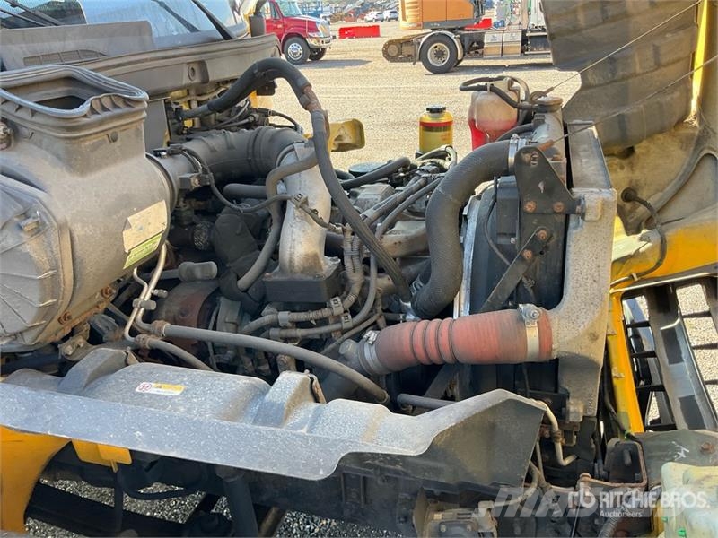 Hino 268 شاحنات ذات هيكل صندوقي