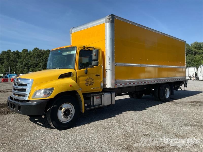 Hino 268 شاحنات ذات هيكل صندوقي